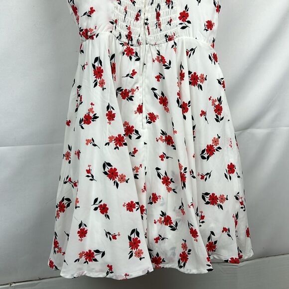 Row A red and white floral fit and flare sundress size large EUC smocked back - Picture 8 of 12
